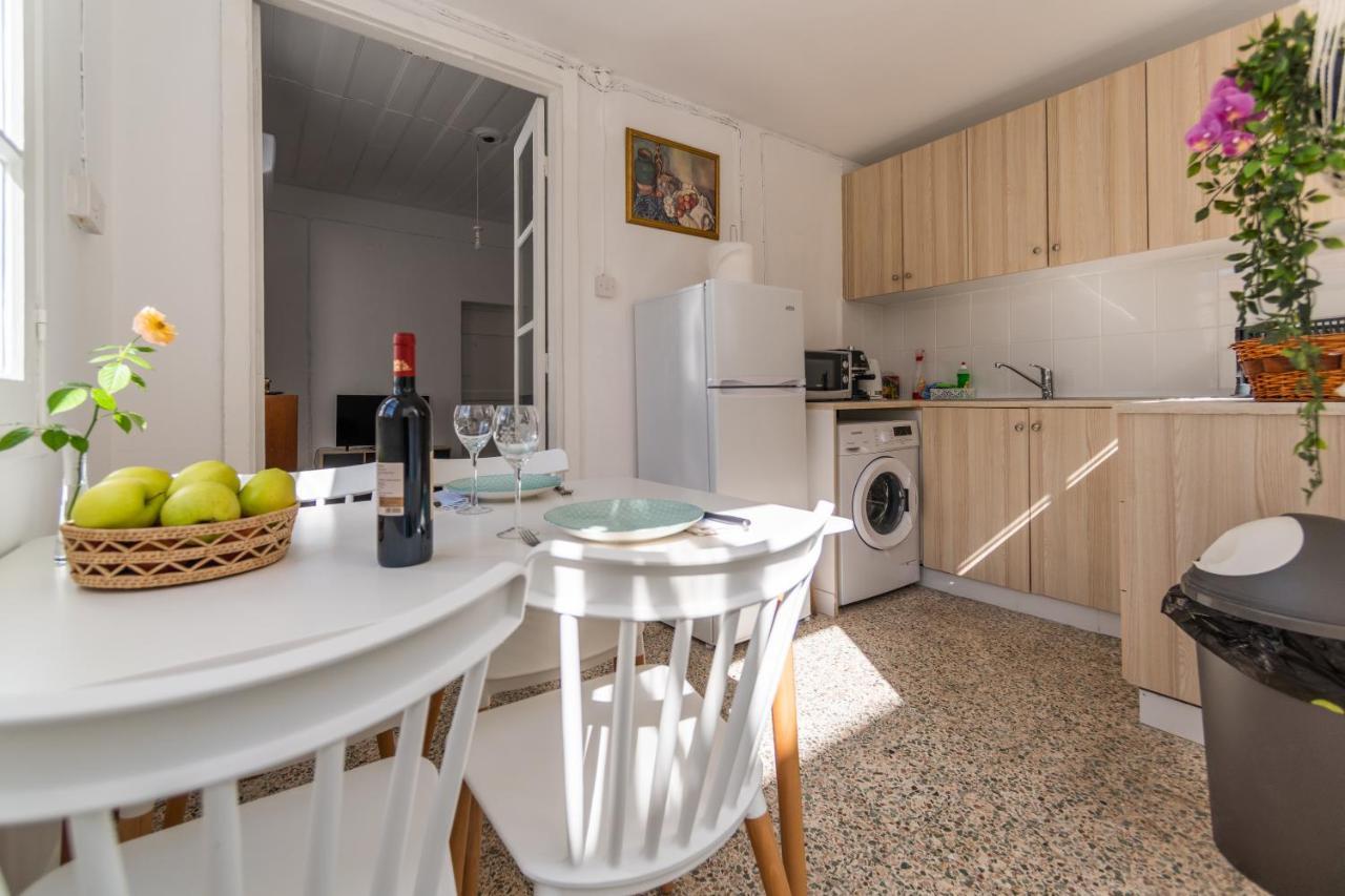 Town Apartment With Panoramic Seaview Paphos ภายนอก รูปภาพ